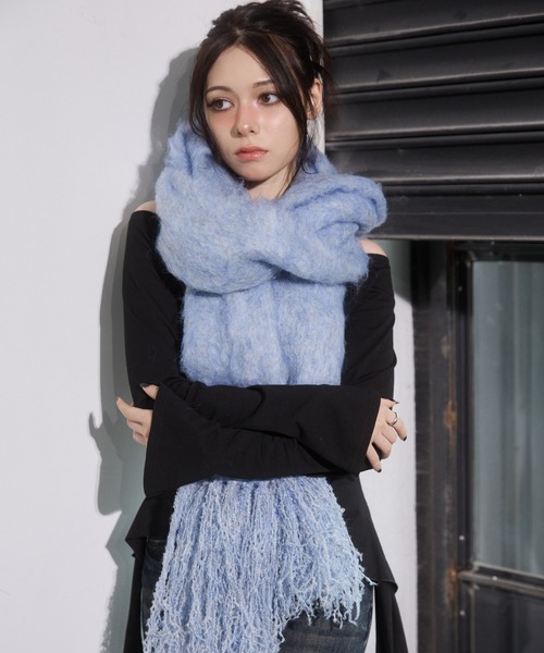 ENVYM（アンビー）の「ボリュームフリンジマフラー（マフラー・レディース・レッド/チャコールグレー/ブルー/アイボリー/ブラック・FREE）」の14枚目の写真