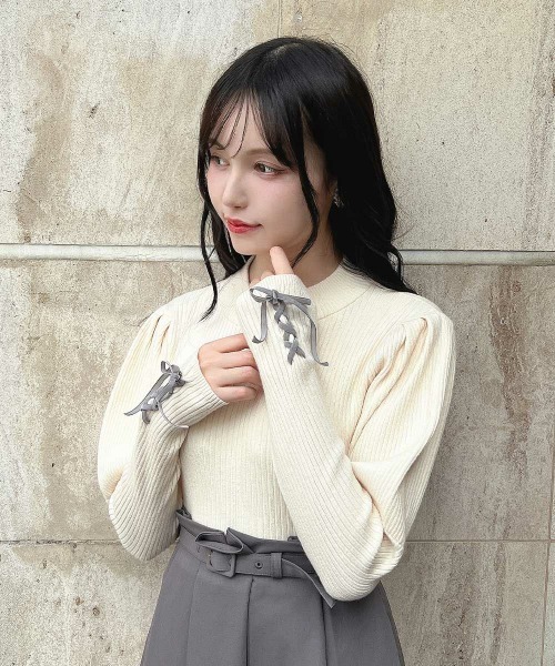 F i.n.t（フィント）の「袖口レースアップリブニットプルオーバー/fint フィント（ニット/セーター・レディース・ライトベージュ/ダークオレンジ/オフホワイト・FREE）」の2枚目の写真