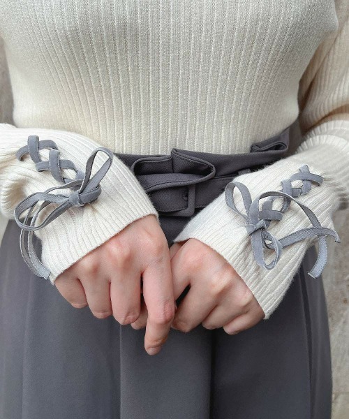 F i.n.t（フィント）の「袖口レースアップリブニットプルオーバー/fint フィント（ニット/セーター・レディース・ライトベージュ/ダークオレンジ/オフホワイト・FREE）」の6枚目の写真