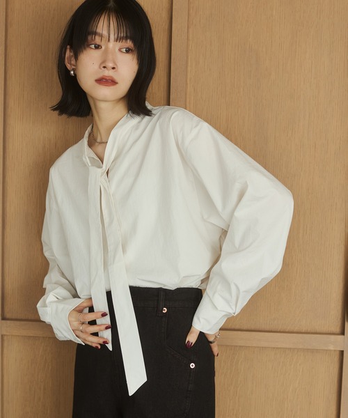 hunch(ハンチ)の「前後2WAY ボウタイブラウス(シャツ/ブラウス・レディース・オフホワイト/チャコール/ダークベージュ・FREE)」の1枚目の写真