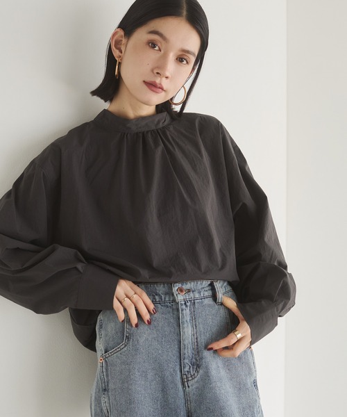 hunch(ハンチ)の「前後2WAY ボウタイブラウス(シャツ/ブラウス・レディース・オフホワイト/チャコール/ダークベージュ・FREE)」の2枚目の写真