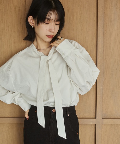 hunch(ハンチ)の「前後2WAY ボウタイブラウス(シャツ/ブラウス・レディース・オフホワイト/チャコール/ダークベージュ・FREE)」の7枚目の写真