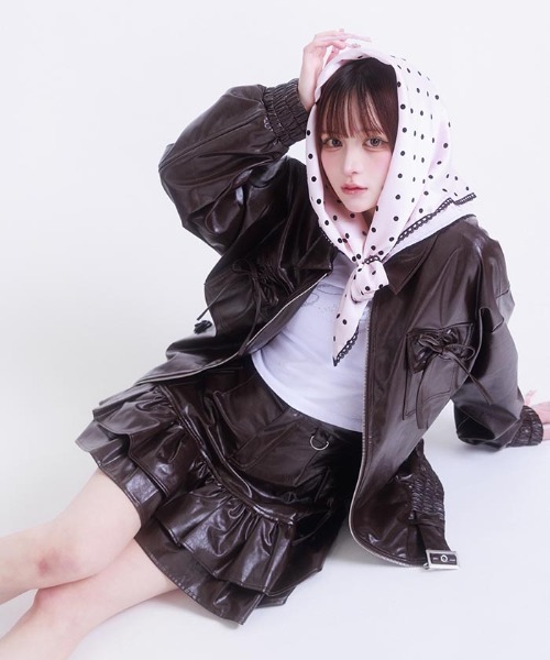 FickleBebe(フィクルベベ)の「フェイクレザーリボンジャケット(ライダースジャケット・レディース・ダークブラウン/ピンク/ブラック・FREE)」の4枚目の写真