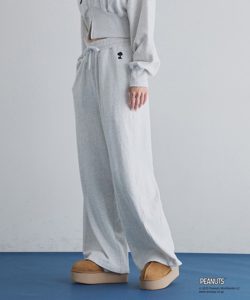 one after another NICE CLAUP(ワンアフターアナザーナイスクラップ)の「【PEANUTSコラボ】セットアップ対応/スヌーピー刺繍入りスウェットパンツ(スウェットパンツ・レディース・ブラック/カーキ/オートミール・FREE)」の4枚目の写真