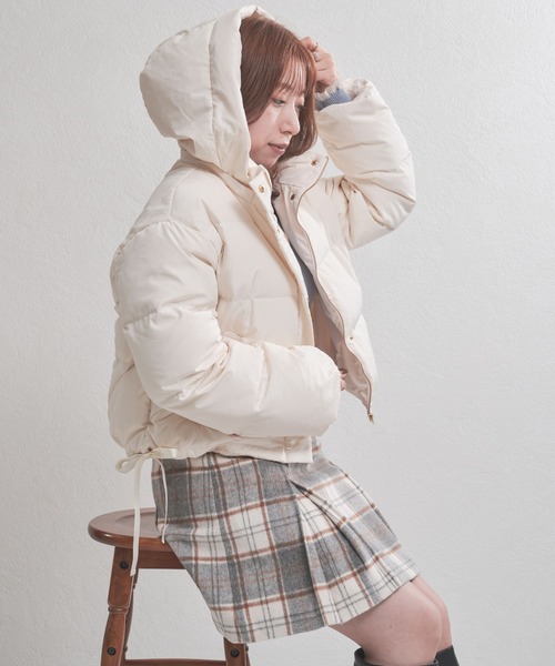 31 Sons de mode（トランテアン　ソン　ドゥ　モード）の「2025秋冬新作 サイドリボンフード付ショートダウン（ダウンジャケット/コート・レディース・ラベンダー/ブラック/アイボリー・S/M）」の11枚目の写真