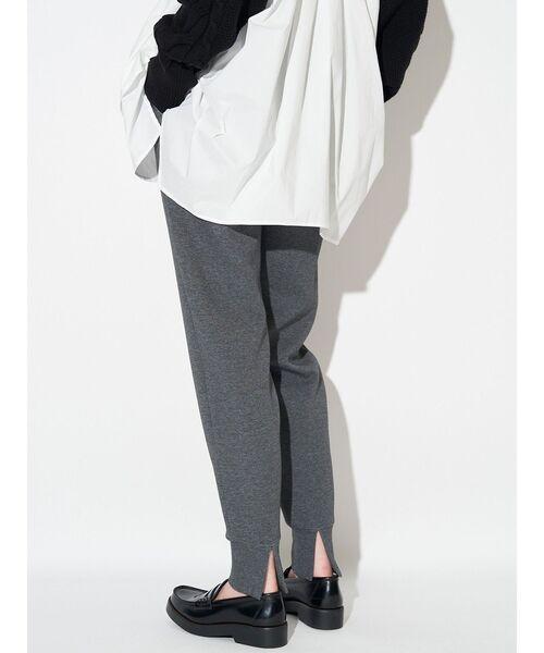 ELENDEEK(エレンディーク)の「ポンチファブリックジョガーパンツ(その他パンツ・レディース・ブラック/グレー・01/02)」の4枚目の写真