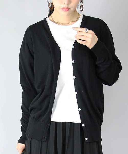 and it_（アンドイット）の「オーディナリーコットンニットVネックカーディガン（カーディガン/ボレロ・レディース・ブラック/チャコール・LL/M/L）」の4枚目の写真