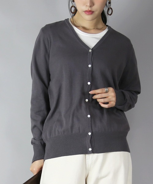 and it_（アンドイット）の「オーディナリーコットンニットVネックカーディガン（カーディガン/ボレロ・レディース・ブラック/チャコール・LL/M/L）」の8枚目の写真