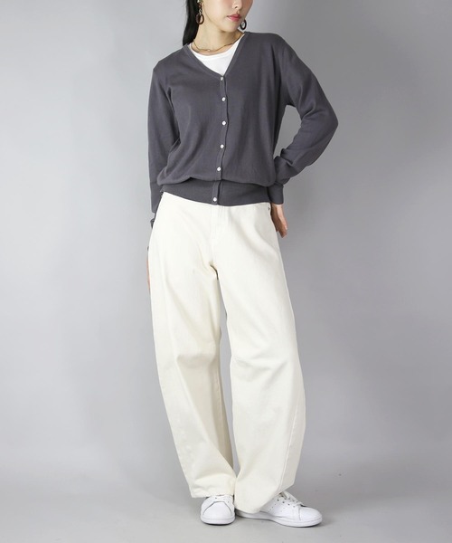 and it_（アンドイット）の「オーディナリーコットンニットVネックカーディガン（カーディガン/ボレロ・レディース・ブラック/チャコール・LL/M/L）」の9枚目の写真