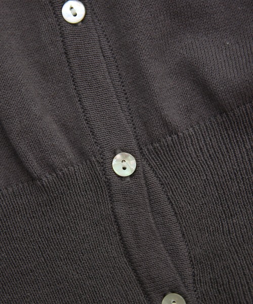 and it_（アンドイット）の「オーディナリーコットンニットVネックカーディガン（カーディガン/ボレロ・レディース・ブラック/チャコール・LL/M/L）」の17枚目の写真