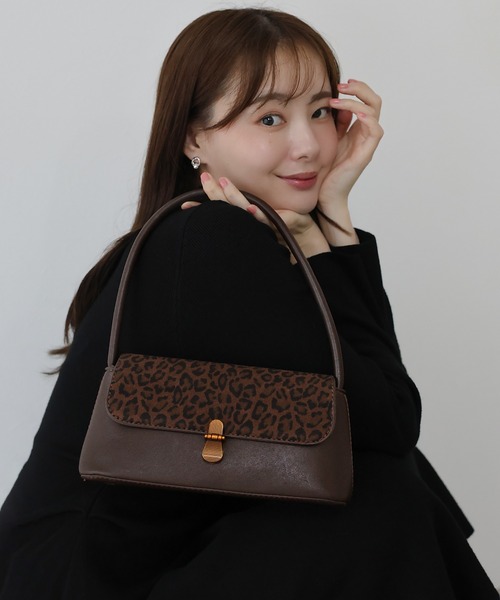 BLUEEAST(ブルーイースト)の「スウェードスクエアミニバッグ(ハンドバッグ・レディース・キャメル/レオパード/ブラック・FREE)」の3枚目の写真