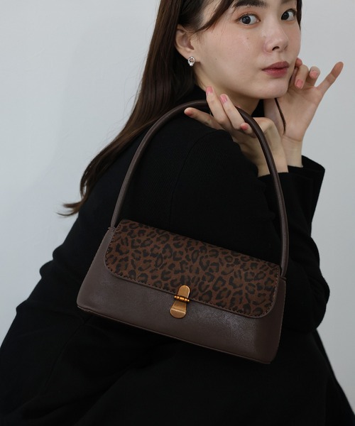 BLUEEAST(ブルーイースト)の「スウェードスクエアミニバッグ(ハンドバッグ・レディース・キャメル/レオパード/ブラック・FREE)」の9枚目の写真