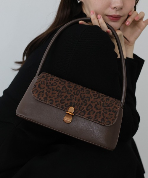 BLUEEAST(ブルーイースト)の「スウェードスクエアミニバッグ(ハンドバッグ・レディース・キャメル/レオパード/ブラック・FREE)」の8枚目の写真