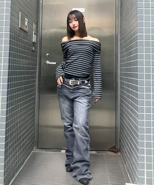 .KOM(ドットコム)の「A'GEM/9 × .kom 『.KOM/ドットケーオーエム』ストライプ柄オフショルダートップス(Tシャツ/カットソー・レディース・チャコールグレー/グレー・FREE)」の22枚目の写真