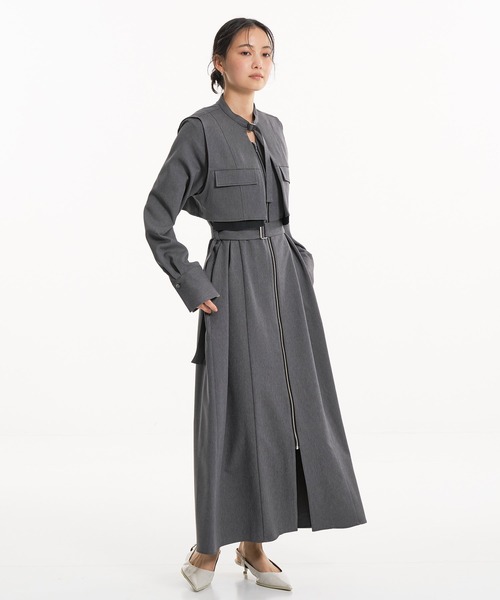 UNITED TOKYO（ユナイテッドトウキョウ）の「【一部店舗限定カラーあり！】ポケットベストSETジッパーワンピース｜2way/オケージョン/ウォッシャブル/抗ピリング/制電/UVカット/吸湿性/速乾性/ストレッチ/春服（ワンピース・レディース・グレー/ブラウン/ライトグレー/ベージュ・1/2）」の2枚目の写真