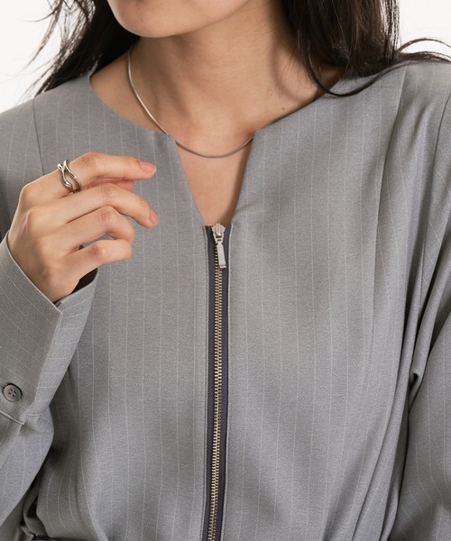 UNITED TOKYO（ユナイテッドトウキョウ）の「【一部店舗限定カラーあり！】ポケットベストSETジッパーワンピース｜2way/オケージョン/ウォッシャブル/抗ピリング/制電/UVカット/吸湿性/速乾性/ストレッチ/春服（ワンピース・レディース・グレー/ブラウン/ライトグレー/ベージュ・1/2）」の16枚目の写真