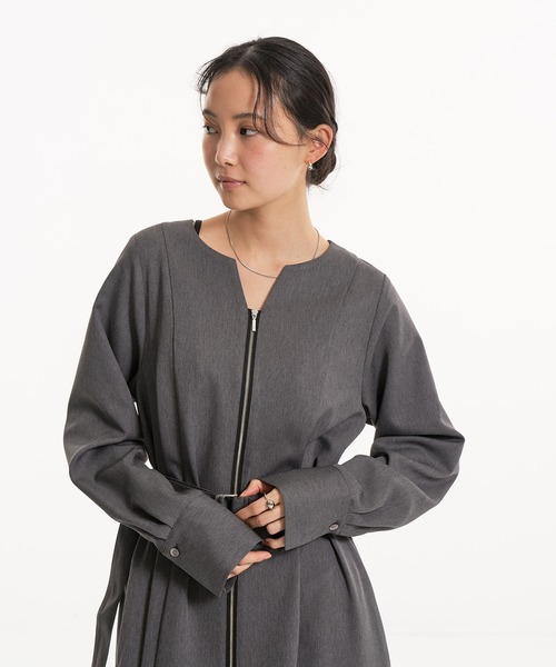 UNITED TOKYO（ユナイテッドトウキョウ）の「【一部店舗限定カラーあり！】ポケットベストSETジッパーワンピース｜2way/オケージョン/ウォッシャブル/抗ピリング/制電/UVカット/吸湿性/速乾性/ストレッチ/春服（ワンピース・レディース・グレー/ブラウン/ライトグレー/ベージュ・1/2）」の10枚目の写真