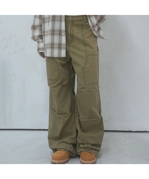 AVANDRESS(アバンドレス )の「Matte Cargo Pants - 3COL(その他パンツ・レディース・ベージュ/ブラック/カーキ・X-SMALL/SMALL/MEDIUM/LARGE/X-LARGE)」の1枚目の写真