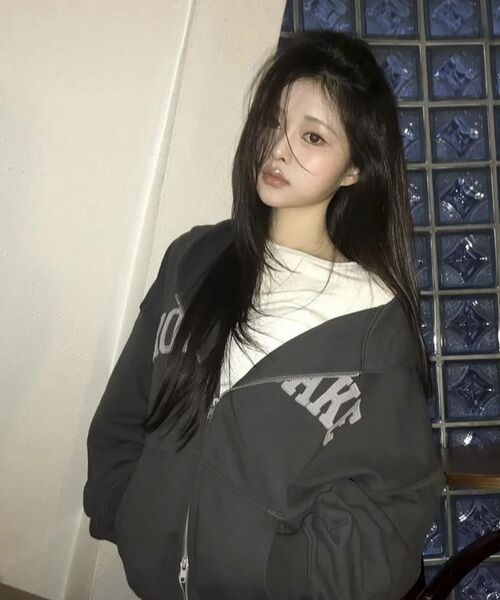 ROCKCAKE(ロックケーキ)の「Arch Logo Zip Up Hoodie - Charcoal(パーカー・レディース・その他・SMALL/MEDIUM)」の5枚目の写真