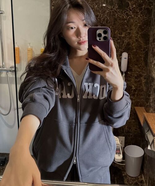 ROCKCAKE(ロックケーキ)の「Arch Logo Zip Up Hoodie - Charcoal(パーカー・レディース・その他・SMALL/MEDIUM)」の7枚目の写真
