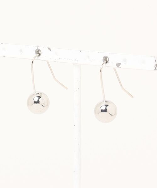 aremoi(アレモイ)の「【aremoi / アレモイ】ミニマルボールフックピアス(ピアス(両耳用)・レディース・ゴールド/シルバー・FREE)」の1枚目の写真