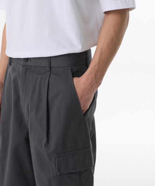 MUSINSA STANDARD（ムシンサスタンダード）の「ワンタックワイドカーゴパンツ[ダークグレー]（その他パンツ・メンズ・その他・40/38/42/36/34/32/30/31/33/26/27/28/29）」の4枚目の写真