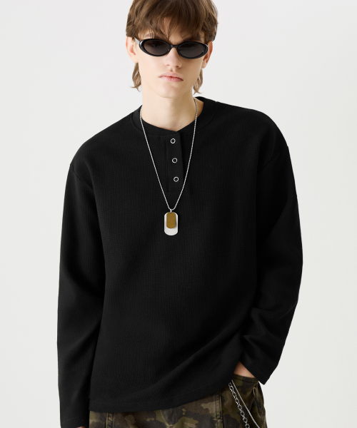 TRILLION（トリリオン）の「ワッフルリングスナップヘンリーネックロングスリーブ[ブラック]（Tシャツ/カットソー・レディース・その他・MEDIUM/LARGE/X-LARGE）」の2枚目の写真