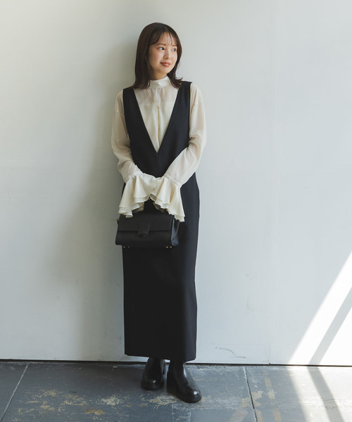 Noble（ノーブル）の「《WEB限定追加2》ストレートVネックワンピース（ワンピース・レディース・ブラウン/ブラック・38/36）」の4枚目の写真