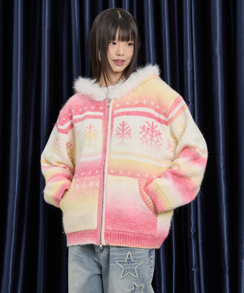 WaiKei（ワイケイ）の「スノーグラデーションファーフードニットジップアップピンク（ニット/セーター・レディース・その他・1/2）」の2枚目の写真