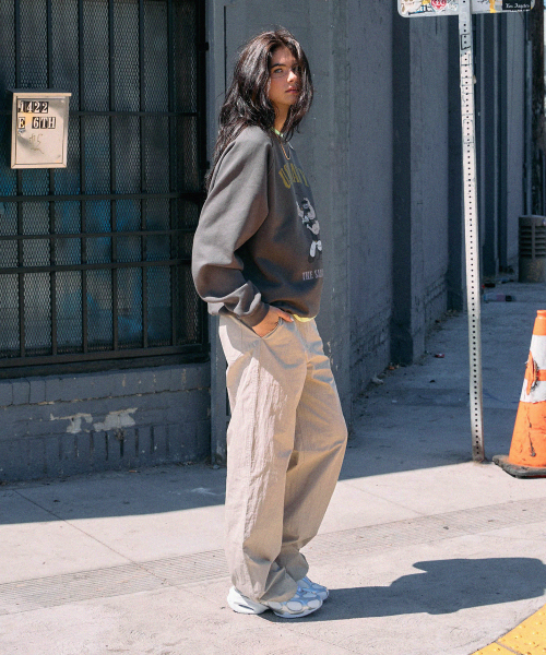ERER(エルエル)の「Lightweight Chino Pants Gracy Beige(その他パンツ・レディース・サンドベージュ・1/2)」の4枚目の写真