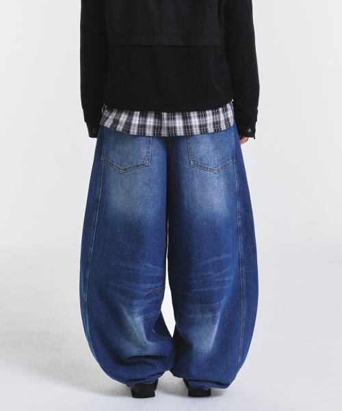 KICHUL(キチョル)の「Curved line balloon denim pants (medium blue)(デニムパンツ・メンズ・その他・X-SMALL/SMALL/MEDIUM/LARGE)」の3枚目の写真