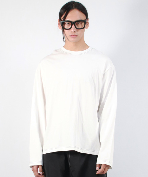 DEMARC（ドゥマーク）の「M OUTSTITCH LOOSE FIT LONG SLEEVE TEE - White（Tシャツ/カットソー・メンズ・その他・LARGE/MEDIUM）」の2枚目の写真