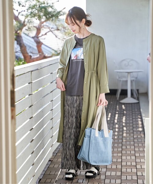 ikka（イッカ）の「キャンバスパイピングビッグトートバッグ（トートバッグ・レディース・ライトカーキ/ブラック/オフホワイト/ブルー・FREE）」の6枚目の写真