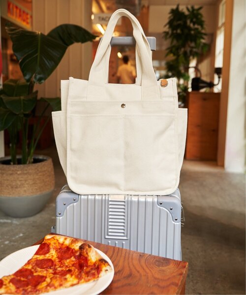 ikka（イッカ）の「キャンバスパイピングビッグトートバッグ（トートバッグ・レディース・ライトカーキ/ブラック/オフホワイト/ブルー・FREE）」の12枚目の写真