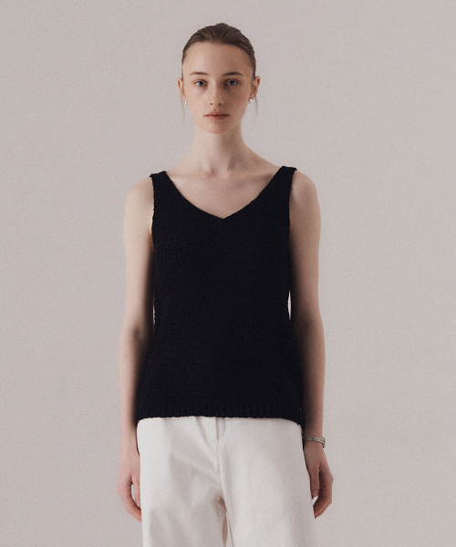 SILN(シルン)の「Refined v-neck straw knit sleeveless (BLACK)(ニット/セーター・レディース・その他・FREE)」の4枚目の写真
