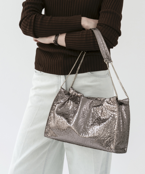 ANODDS(アンオズ)の「VELTA GLITTER chain shoulder bag 2 color(ショルダーバッグ・レディース・シルバーグレー/ブラック・FREE)」の3枚目の写真