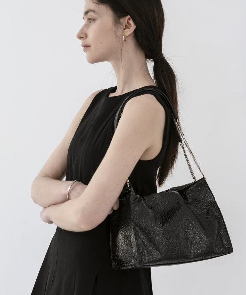 ANODDS(アンオズ)の「VELTA GLITTER chain shoulder bag 2 color(ショルダーバッグ・レディース・シルバーグレー/ブラック・FREE)」の4枚目の写真