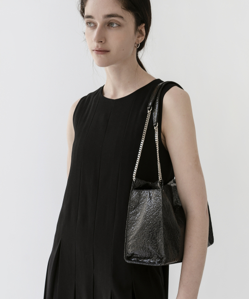 ANODDS(アンオズ)の「VELTA GLITTER chain shoulder bag 2 color(ショルダーバッグ・レディース・シルバーグレー/ブラック・FREE)」の5枚目の写真