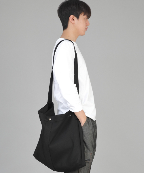 SAINTCREW(セントクルー)の「ボールドラインビッグサイズクロスバッグ LBC-127 ブラックブラック(メッセンジャーバッグ・メンズ・その他・フリー)」の4枚目の写真