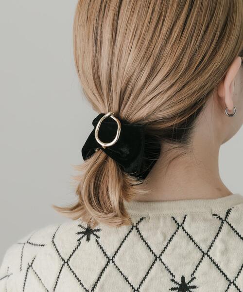 SMELLY（スメリー）の「ニュアンスメタルベロアヘアカフ（ヘアゴム・レディース・ゴールド系その他・-）」の3枚目の写真