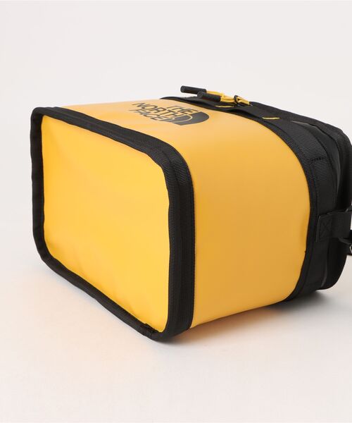 THE NORTH FACE（ザノースフェイス）の「【THE NORTH FACE WHITE LABEL】INSULATED CAMP CROSS BAG S（アウトドアグッズ・メンズ・イエロー系・FREE）」の3枚目の写真