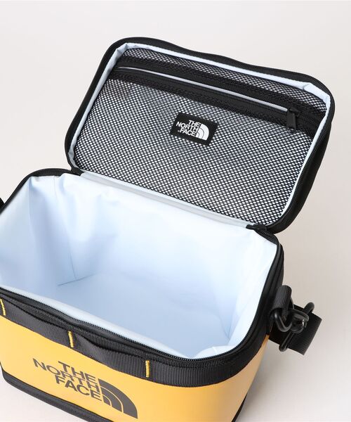 THE NORTH FACE（ザノースフェイス）の「【THE NORTH FACE WHITE LABEL】INSULATED CAMP CROSS BAG S（アウトドアグッズ・メンズ・イエロー系・FREE）」の4枚目の写真