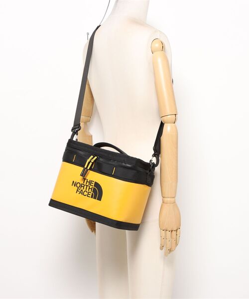 THE NORTH FACE（ザノースフェイス）の「【THE NORTH FACE WHITE LABEL】INSULATED CAMP CROSS BAG S（アウトドアグッズ・メンズ・イエロー系・FREE）」の5枚目の写真