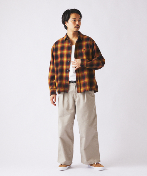 JOURNAL STANDARD relume（ジャーナルスタンダード　レリューム）の「ワイド カット チノパンツ（チノパンツ・メンズ・ブラック/ベージュ系その他/サックスブルー・MEDIUM/LARGE）」の4枚目の写真