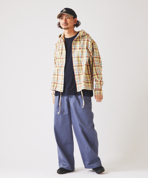 JOURNAL STANDARD relume（ジャーナルスタンダード　レリューム）の「ワイド カット チノパンツ（チノパンツ・メンズ・ブラック/ベージュ系その他/サックスブルー・MEDIUM/LARGE）」の6枚目の写真