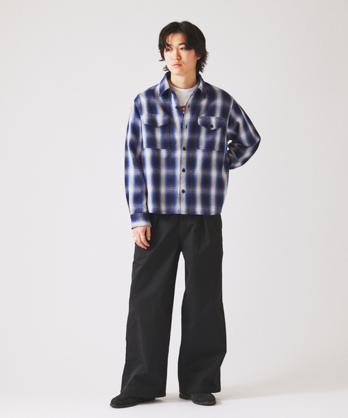 JOURNAL STANDARD relume（ジャーナルスタンダード　レリューム）の「ワイド カット チノパンツ（チノパンツ・メンズ・ブラック/ベージュ系その他/サックスブルー・MEDIUM/LARGE）」の9枚目の写真