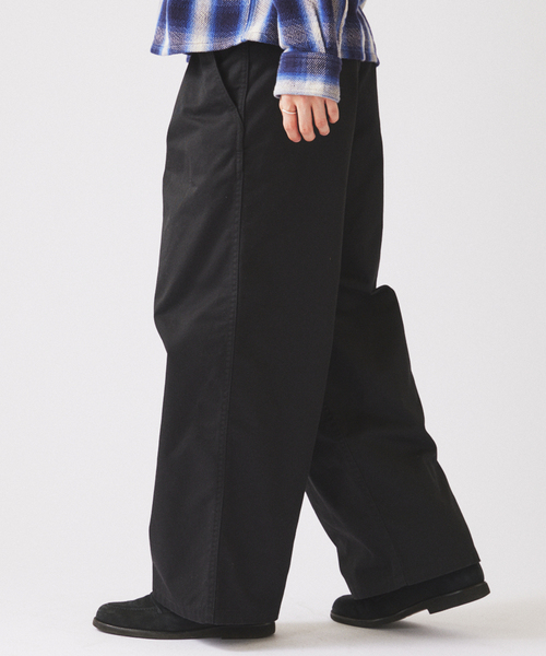 JOURNAL STANDARD relume（ジャーナルスタンダード　レリューム）の「ワイド カット チノパンツ（チノパンツ・メンズ・ブラック/ベージュ系その他/サックスブルー・MEDIUM/LARGE）」の13枚目の写真