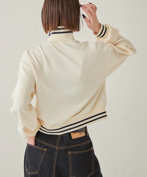 WHO'S WHO gallery(フーズフーギャラリー)の「【EC限定カラーあり】S LOGO COMPACT STAND JERSEY(ブルゾン・レディース・ブラック/ネイビー/レッド/オフホワイト・FREE)」の20枚目の写真