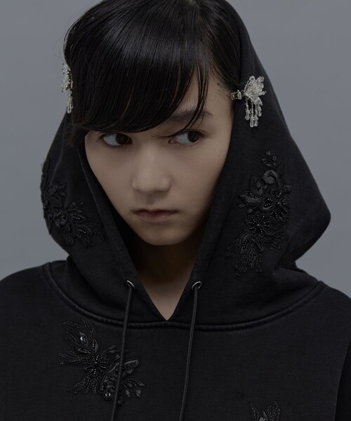 tanakadaisuke（タナカダイスケ）の「【tanakadaisuke/タナカダイスケ】crystal hair clip left/クリスタルヘアクリップ/左側用（バレッタ/ヘアクリップ・レディース・シルバー・FREE）」の4枚目の写真