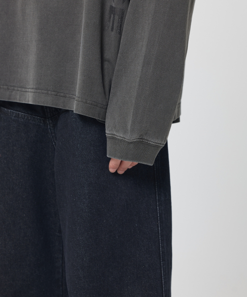 VONVAT（ヴォンバト）の「エインシェントグラフィックコクーンロングスリーブ（ダイングチャコール）（Tシャツ/カットソー・レディース・チャコール・FREE）」の4枚目の写真
